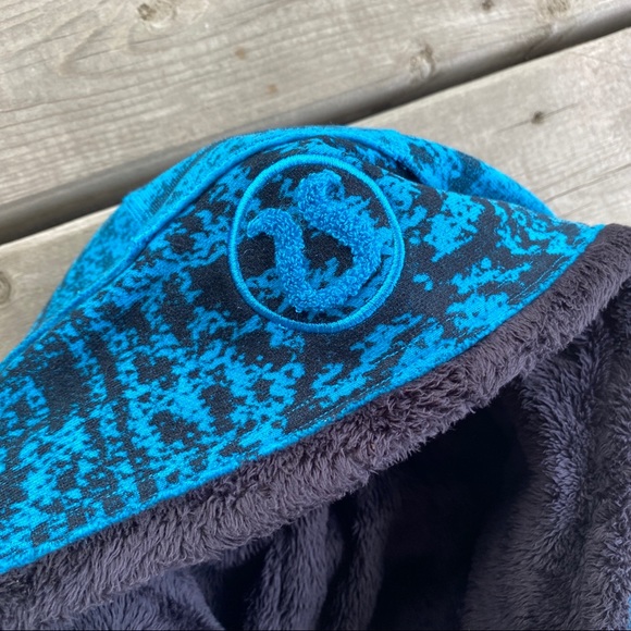 Lululemon Special Edition Snowflake Scuba Hoodie - Picture 4 of 10